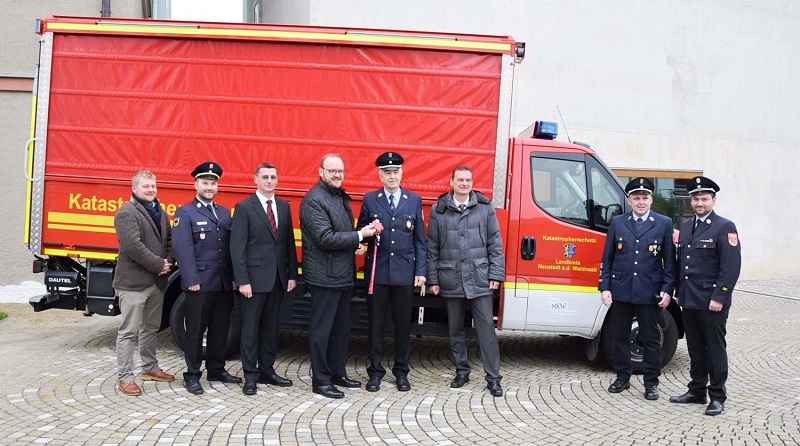 Übergabe des neuen Katastrophenschutzfahrzeuges