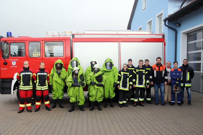 Teilnehmer mit Ausbildern und Statisten