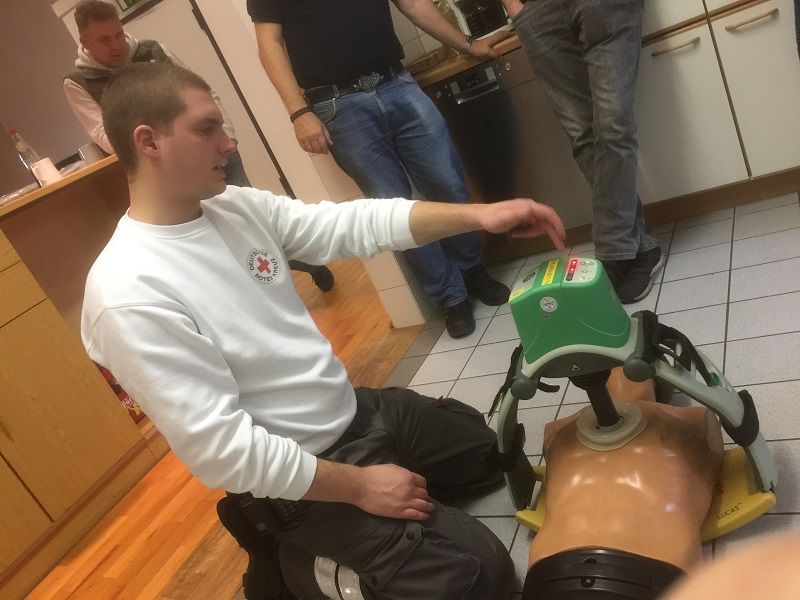Demonstration der Reanimationshilfe "LUCAS 3"