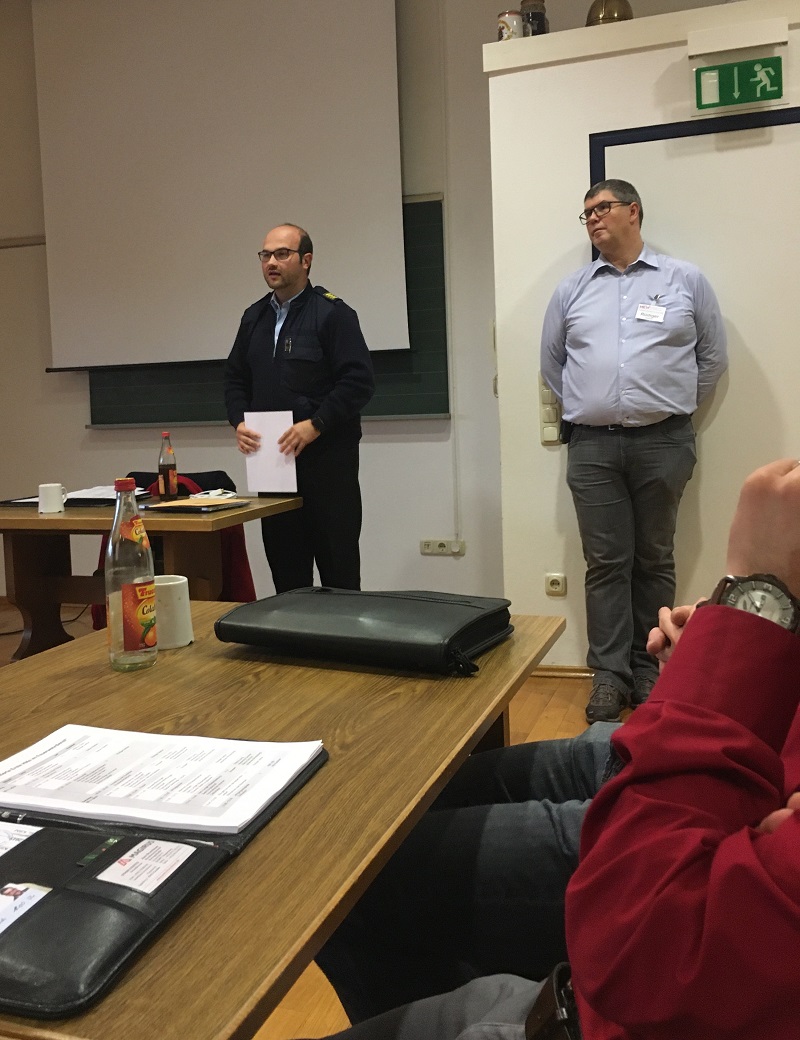 KBR Marco Saller (li.) und Lehrgangsleiter Rüdiger Hettler (re.) bei der Abschlussbesprechung